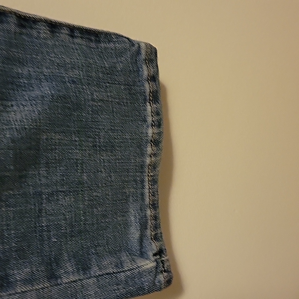 NWT: Levi's Classic Straight Distressed Jeans - Picture 5 of 11